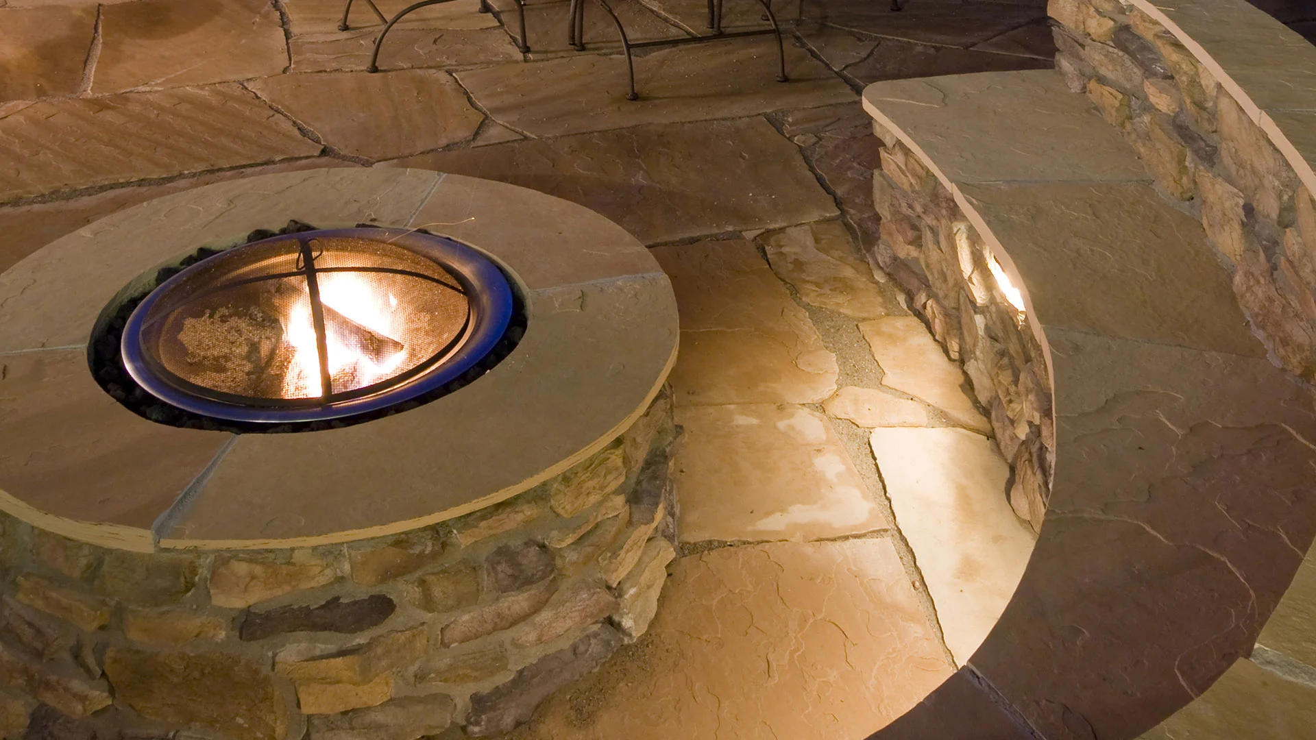 A fire pit with a seating wall surrounding it in Warrenton, VA.